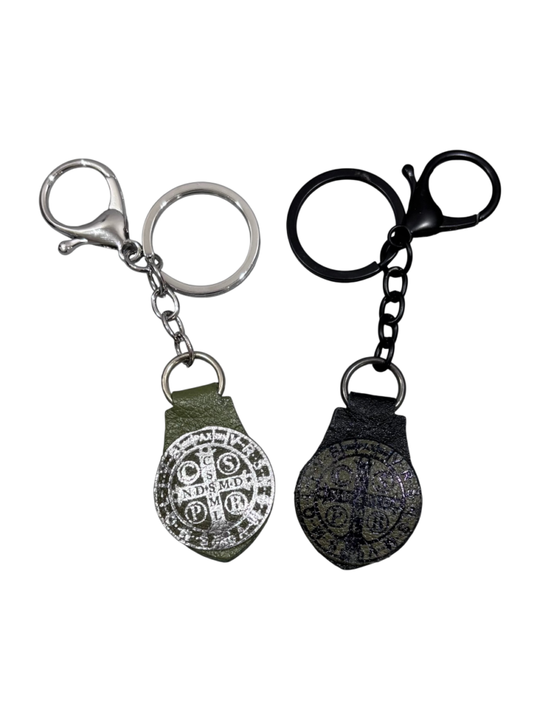Chaveiro Medalha de São Bento Drop em couro legítimo
