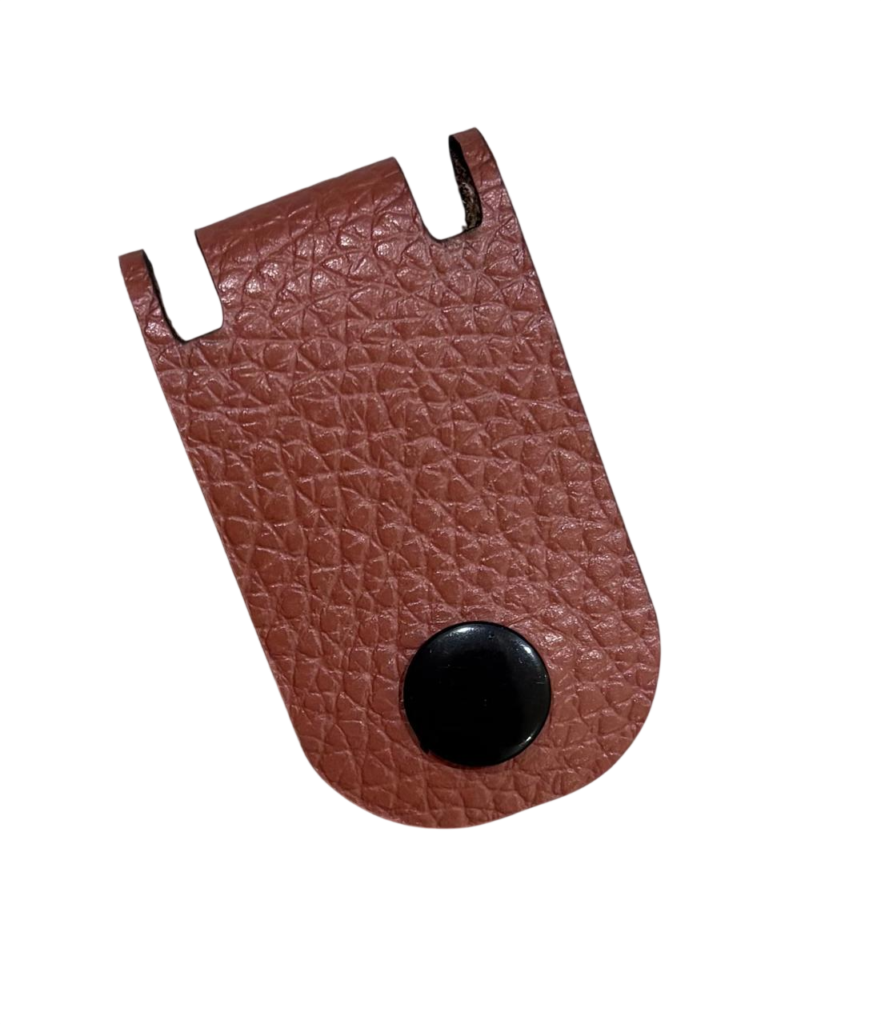 Porta-cabo de celular Square com encaixe em couro legítimo