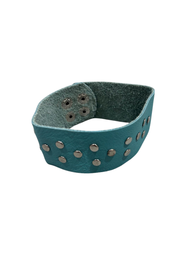 Pulseira Rebitada em couro legítimo